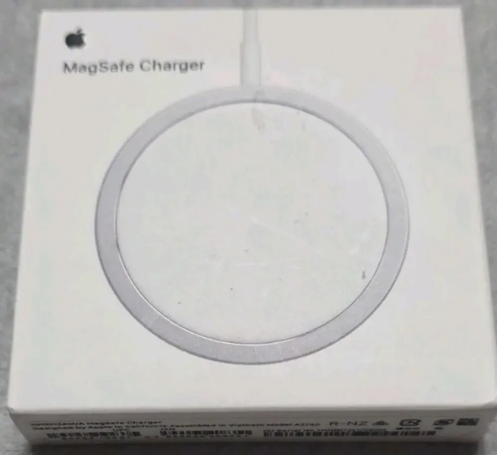 Apple MHXH3AM / A MagSafe Power Charger - White, open box